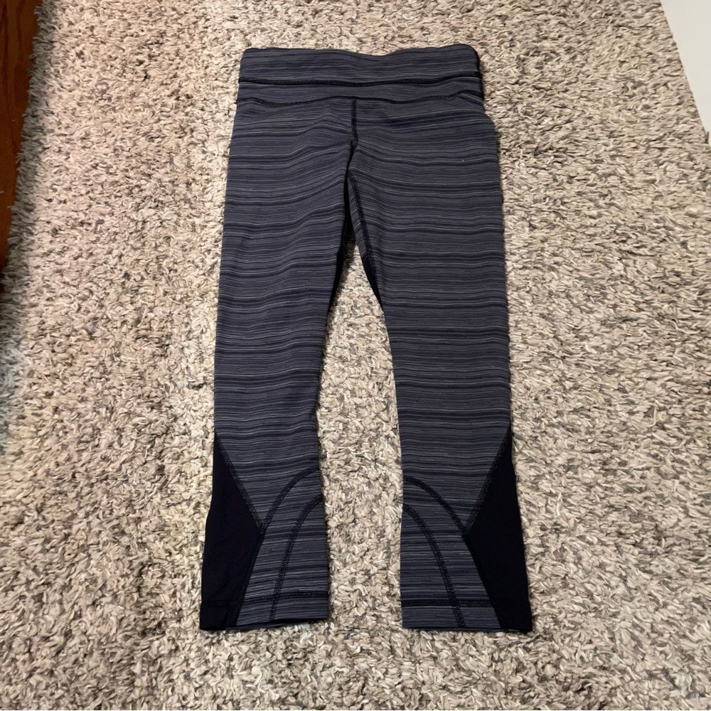 Lululemon 21” cropped inspire leggings size 4